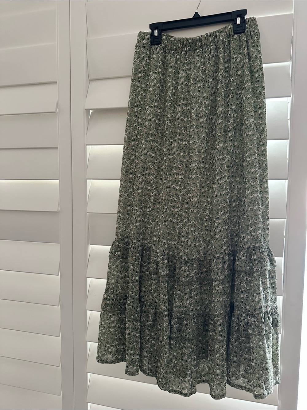 143 Story by Line Up Floral Tiered Maxi Skirt - Sage Green Size L